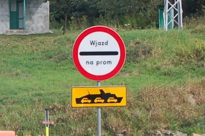 Prom w Siedliszowicach nieczynny Prom w Siedliszowicach nieczynny