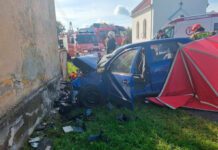 Rudka 73 latek uderzył autem w dom i zginął