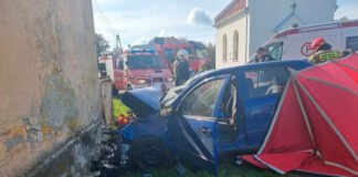 Rudka 73 latek uderzył autem w dom i zginął