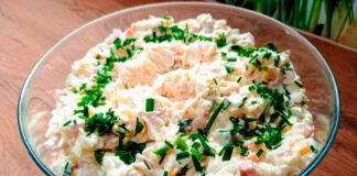 Sałatka z makaronem ryżowym orzo