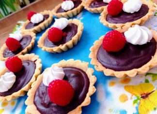 Tartaletki z czekoladą i malinami