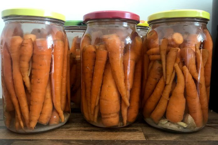 Kiszone marchewki z imbirem