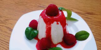 Panna cotta z malinami