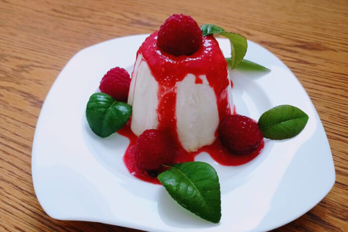 Panna cotta z malinami