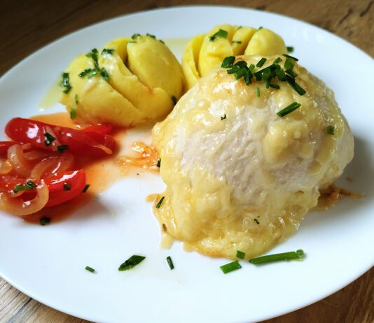 Pieczony filet z kurczaka z filiżanki z farszem