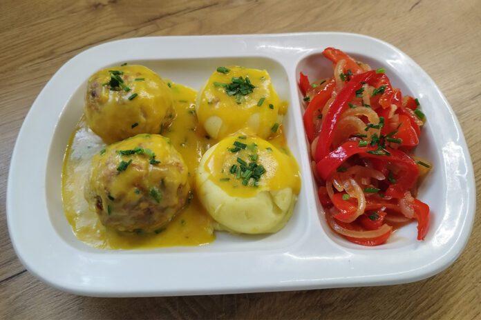 Pulpeciki w sosie dyniowo szczypiorkowym