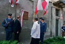 Ściana Pamięci na murze tarnowskiego więzienia