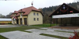 Stroje regionalne i zagospodarowanie terenu przed OSP za zwycięstwo w konkursie