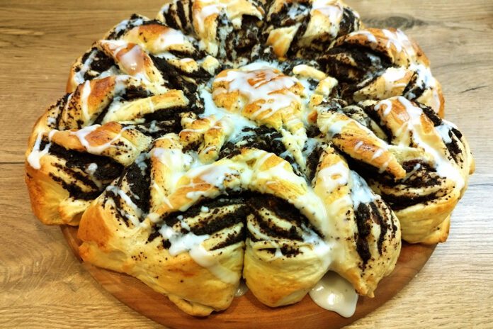 Drożdżowa gwiazda z makiem