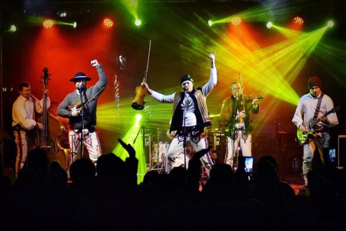 Kolędowanie na folkowo w Dąbrowie Tarnowskiej Kolędowanie na folkowo w Dąbrowie Tarnowskiej