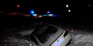 Nie zatrzymał się do kontroli skończył w rowie