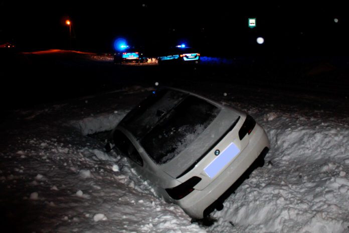 Nie zatrzymał się do kontroli skończył w rowie