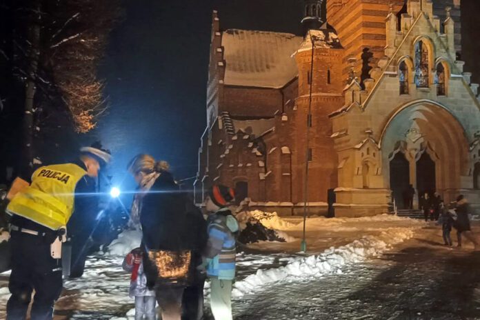 Odblaski pod kościołem