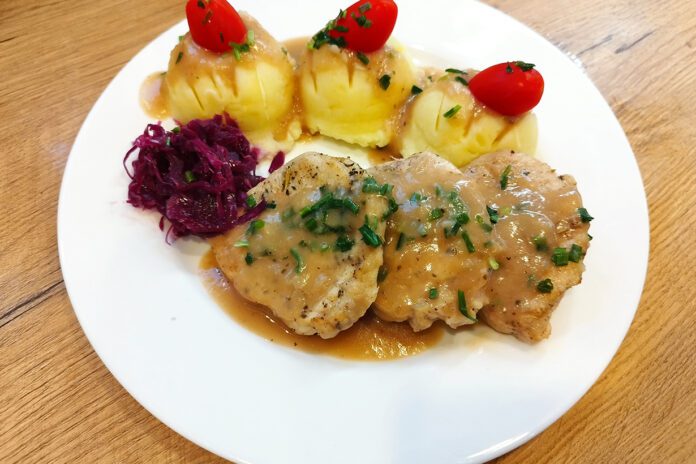 Schab pieczony w białym winie