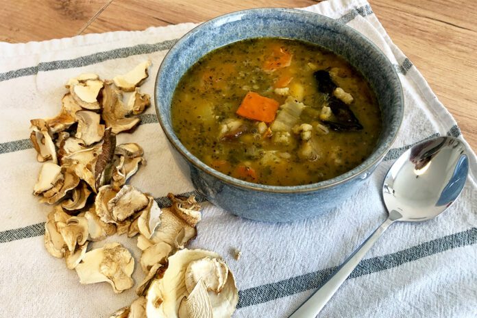 Krupnik z dynią i suszonymi grzybami Krupnik z dynią i suszonymi grzybami