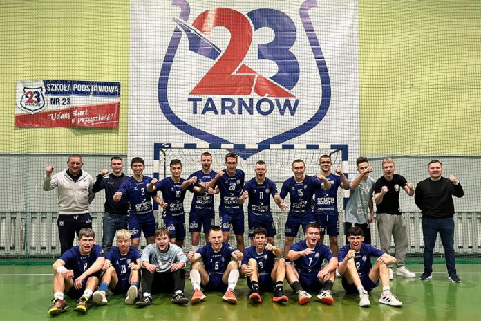 Pałac Młodzieży przed pierwszą przeszkodą