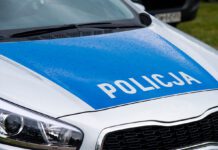 Policjanci uratowali życie półtorarocznej dziewczynce