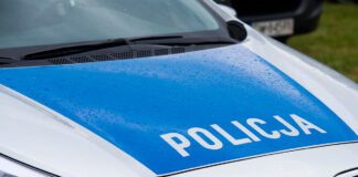 Policjanci uratowali życie półtorarocznej dziewczynce