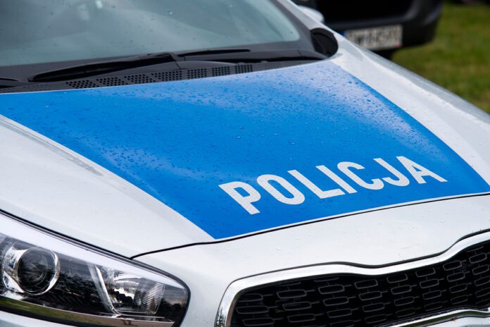 Policjanci uratowali życie półtorarocznej dziewczynce