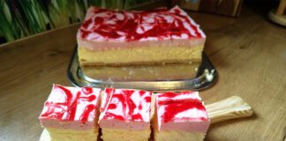 Sernik wiedeński z musem śliwkowym