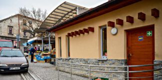 Tarnów - 10 złotych za WC na Burku