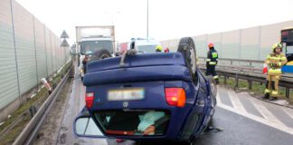 Volkswagen dachował na DK 73