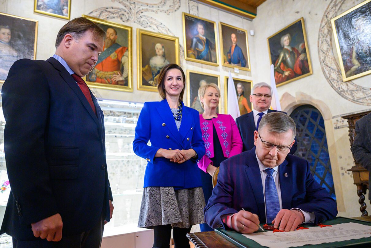 Muzeum Okręgowe już oficjalnie posiadaczem unikalnej kolekcji Sanguszków