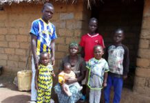 Uczniowie z Łęgu Tarnowskiego wsparli budowę domu dla afrykańskiej rodziny