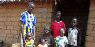 Uczniowie z Łęgu Tarnowskiego wsparli budowę domu dla afrykańskiej rodziny