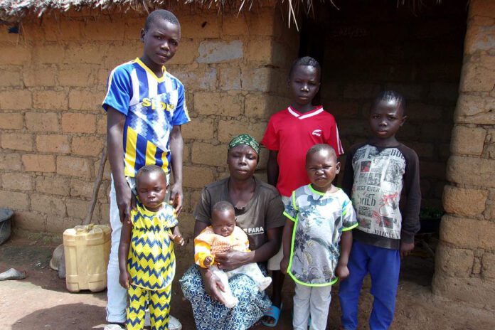 Uczniowie z Łęgu Tarnowskiego wsparli budowę domu dla afrykańskiej rodziny