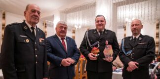 Wręczyli nagrody najlepszym strażakom, Fot. UM Wojnicz