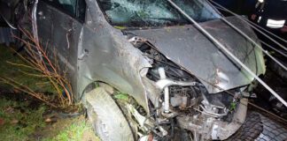 Nastoletni kierowca uderzył w słup energetyczny