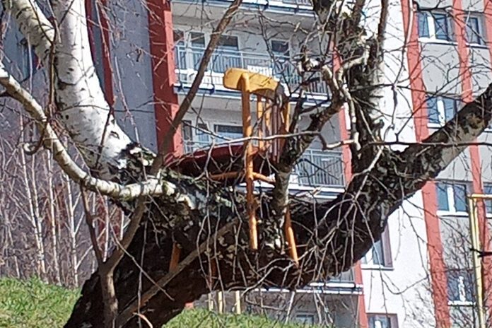 Niezwykły tron na tarnowskim osiedlu