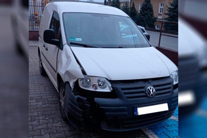 Pijany kierowca zgłosił uszkodzenie samochodu Pijany kierowca zgłosił uszkodzenie samochodu