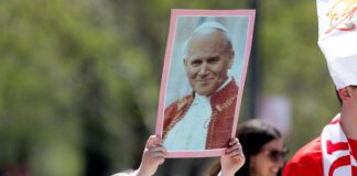 Portret Jana Pawła II w każdej szkole