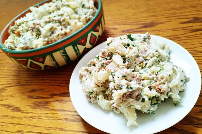 Sałatka z kalafiorem i boczkiem