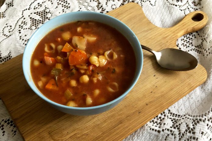 Zupa minestrone zimowa