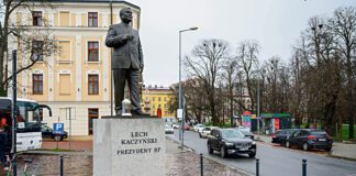 Pan tu nie stał - spór o pomnik Lecha Kaczyńskiego