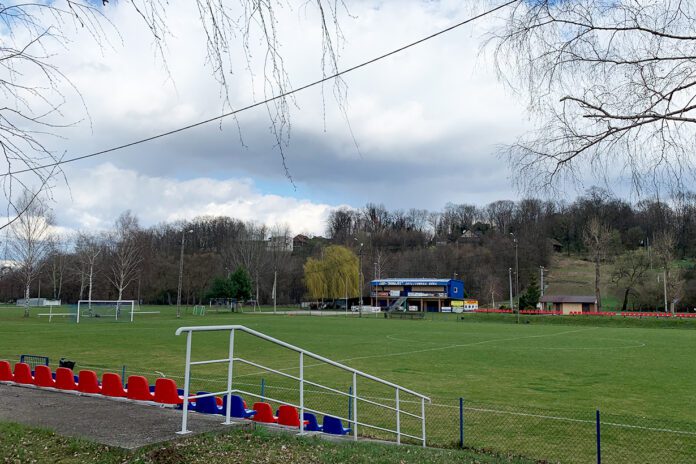 Awantura o młodych piłkarzy