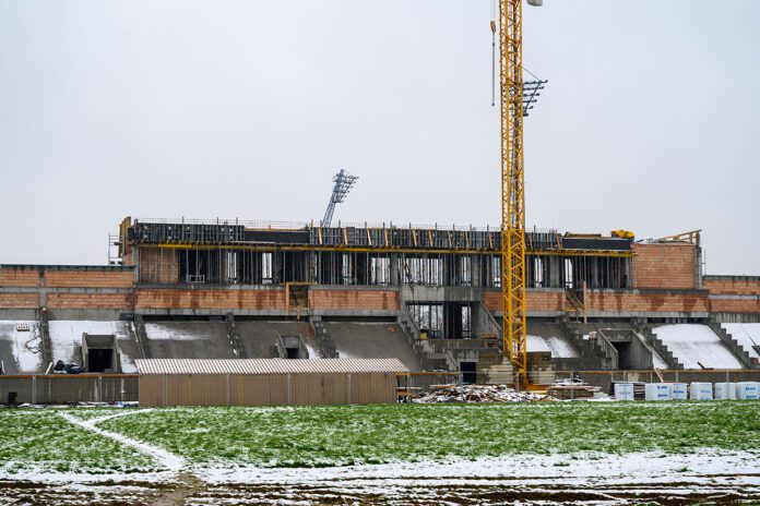 Czy trybuny będą gotowe na czas