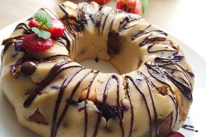 Deser budyniowy z żurawiną