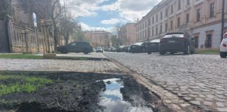 Kierowcy niszczą ulicę Piłsudskiego