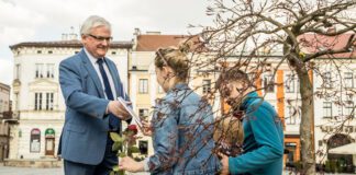 Książki i kwiaty dla promocji-czytelnictwa