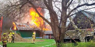 Szybka interwencja sąsiada uratowała kobiety z pożaru