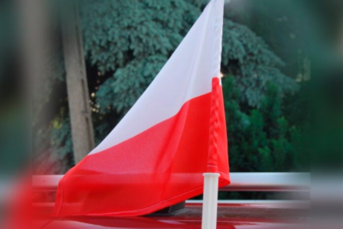 Umieść flagę na swoim samochodzie