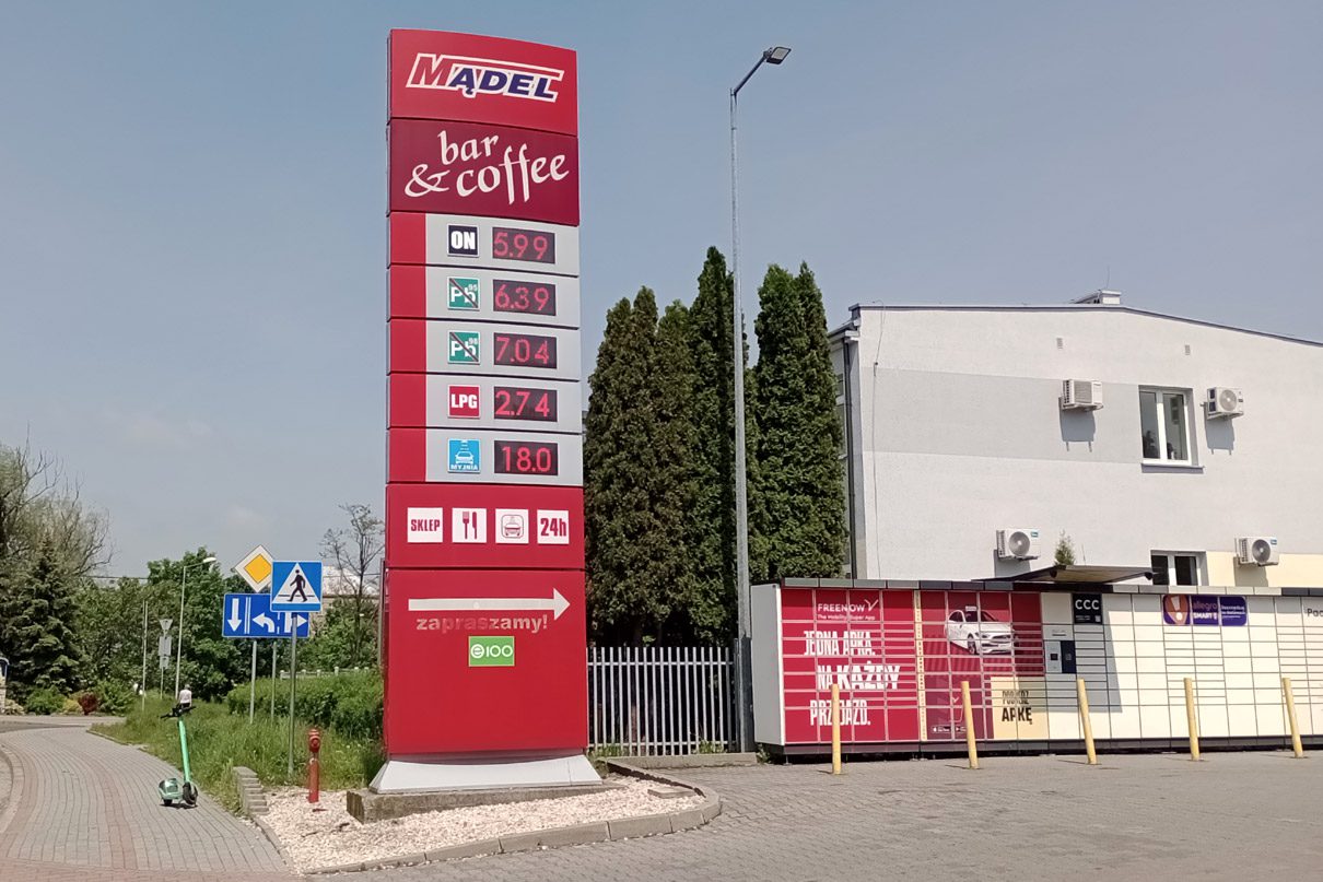 Stacja benzynowa przy ul. Mostowej 