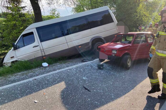 Poważny wypadek z udziałem trzech pojazdów