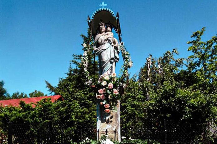 Renowacja zabytkowej kapliczki w Grabnie