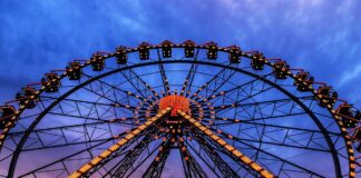 Tarnowski rynek z diabelskim młynem