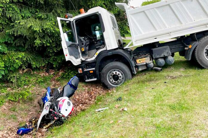 Zderzenie motocykla i ciężarówki w Niwce Zderzenie motocykla i ciężarówki w Niwce